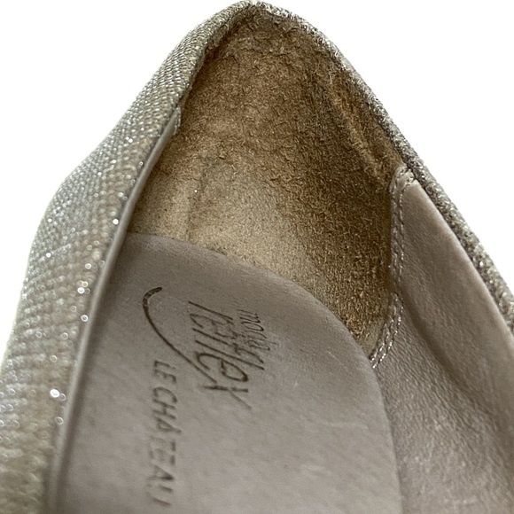 Le Chateau ‘Moda Reflex’ Gold Heels - Picture 14 of 16